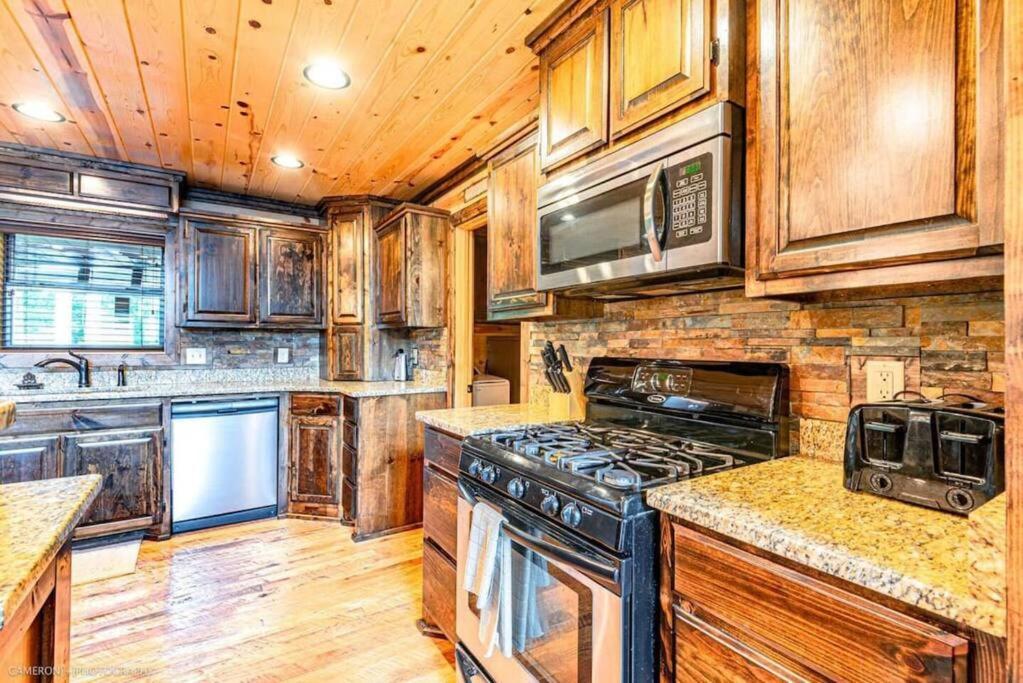 Iron Horse Lodge Sleeps 18, Games, Fire Pit, Hot Tub, Ev, More 布罗肯鲍 外观 照片