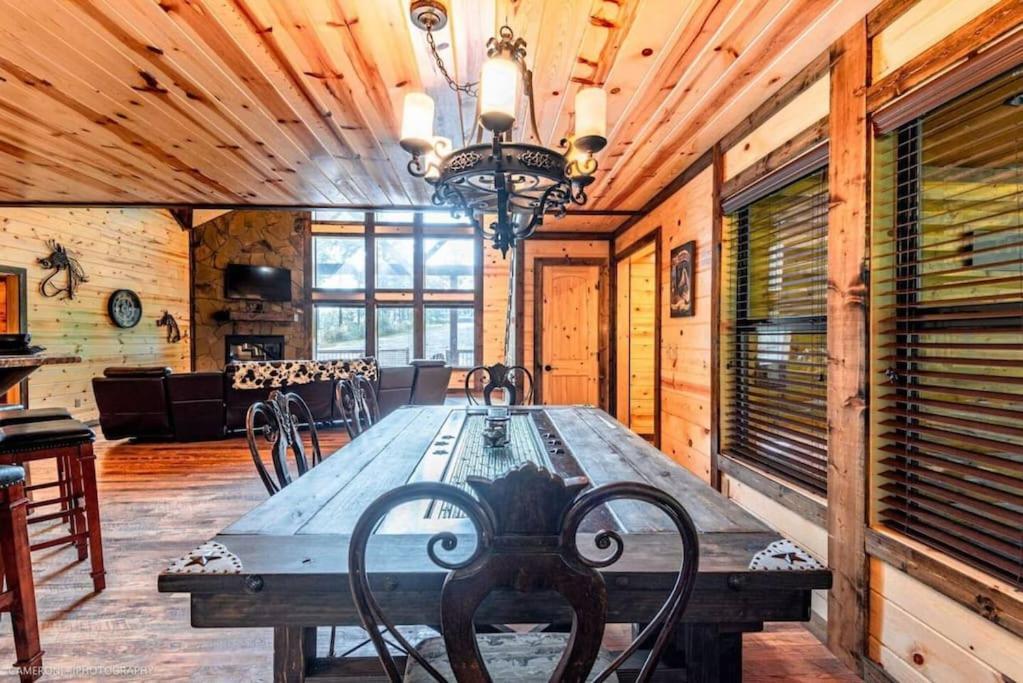 Iron Horse Lodge Sleeps 18, Games, Fire Pit, Hot Tub, Ev, More 布罗肯鲍 外观 照片