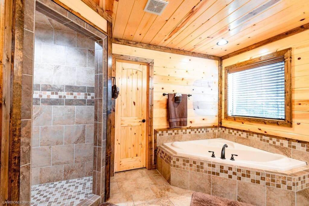 Iron Horse Lodge Sleeps 18, Games, Fire Pit, Hot Tub, Ev, More 布罗肯鲍 外观 照片