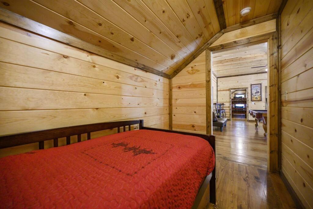 Iron Horse Lodge Sleeps 18, Games, Fire Pit, Hot Tub, Ev, More 布罗肯鲍 外观 照片
