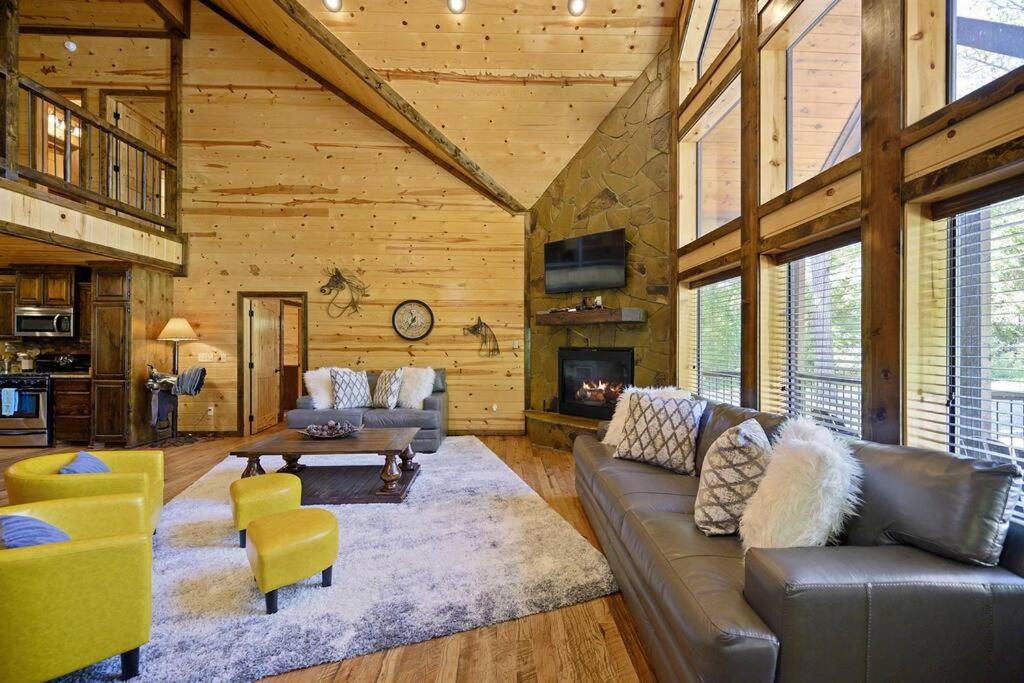 Iron Horse Lodge Sleeps 18, Games, Fire Pit, Hot Tub, Ev, More 布罗肯鲍 外观 照片
