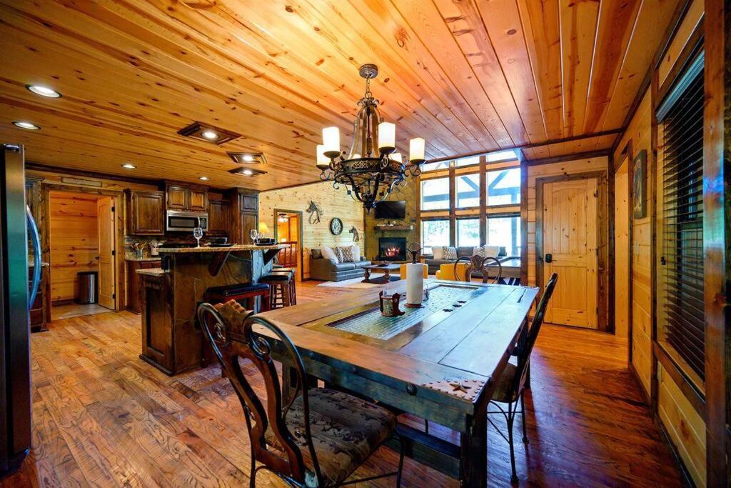 Iron Horse Lodge Sleeps 18, Games, Fire Pit, Hot Tub, Ev, More 布罗肯鲍 外观 照片