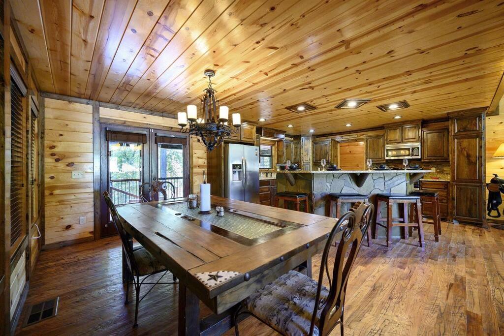 Iron Horse Lodge Sleeps 18, Games, Fire Pit, Hot Tub, Ev, More 布罗肯鲍 外观 照片