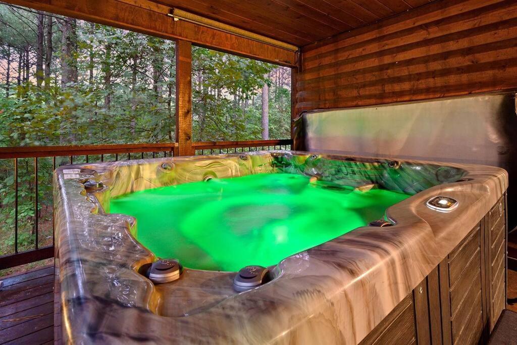 Iron Horse Lodge Sleeps 18, Games, Fire Pit, Hot Tub, Ev, More 布罗肯鲍 外观 照片